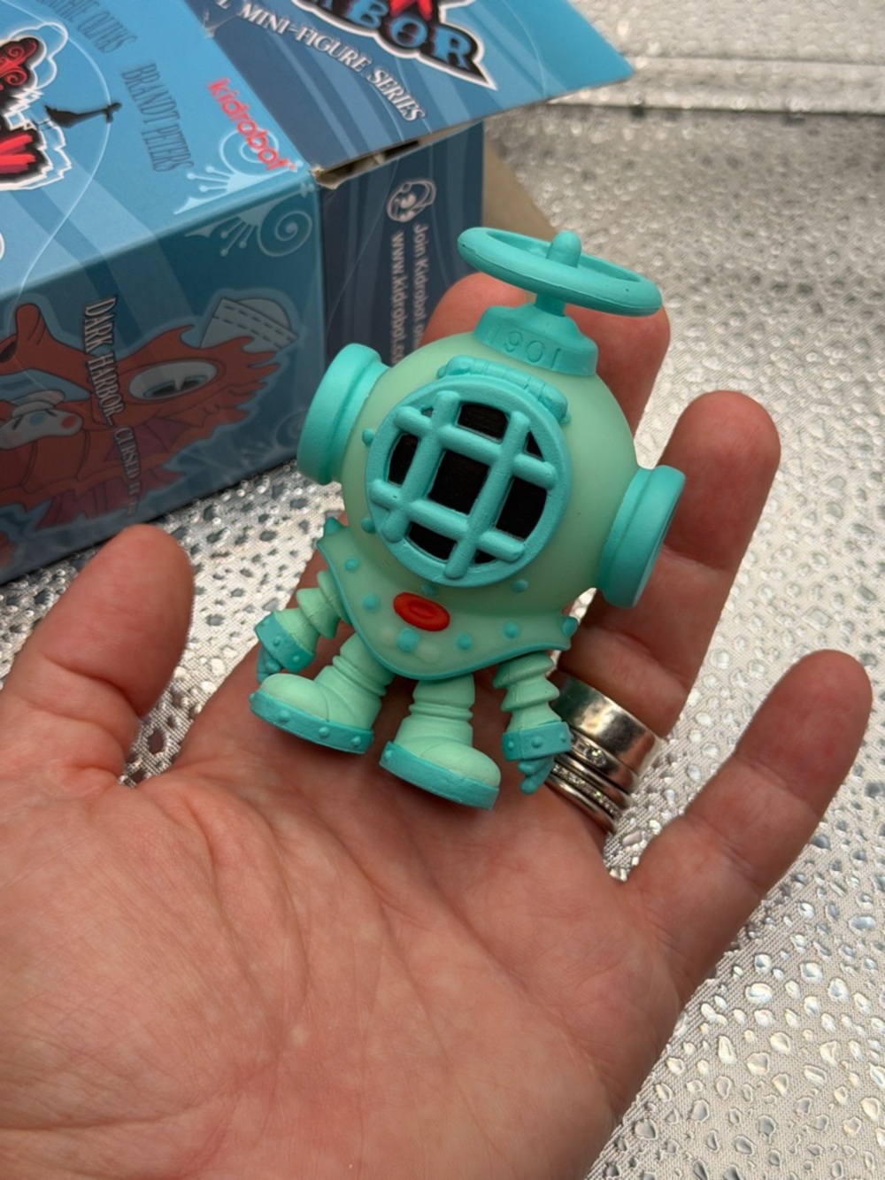 Kidrobot Dark Harbor 'Heavy Footer' Scuba Diving Robot Vinyl Mini Figure